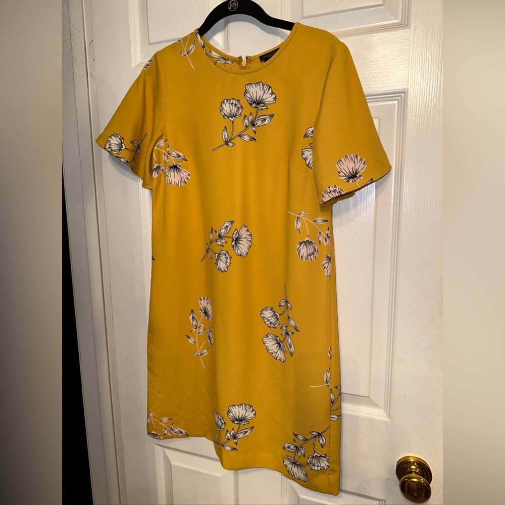 Ann Taylor Loft Size 0 Gold Floral Short Sleeve Classic Shift Poly Dress